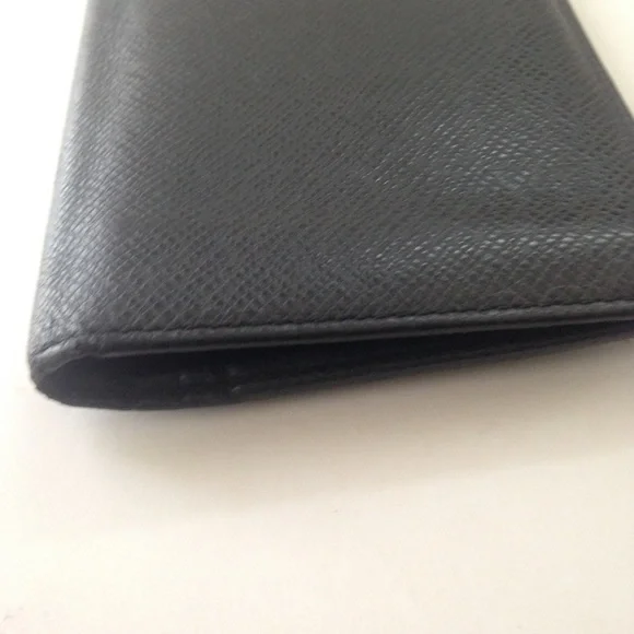 Louis Vuitton, Black Taiga Leather Zip Long Wallet - Picture 3 of 11